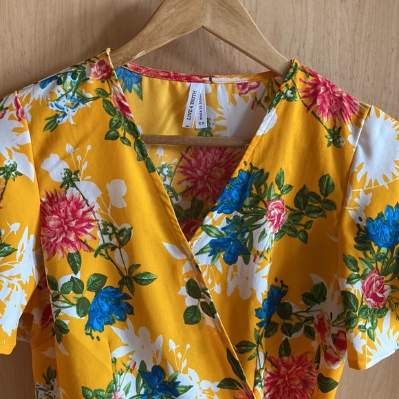 Live 4 Truth wrap around top size XS - Picture 2 of 8